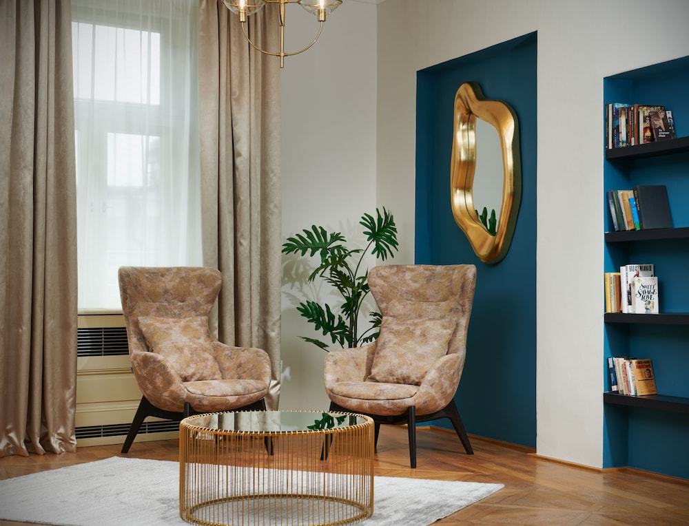 Room:1000px