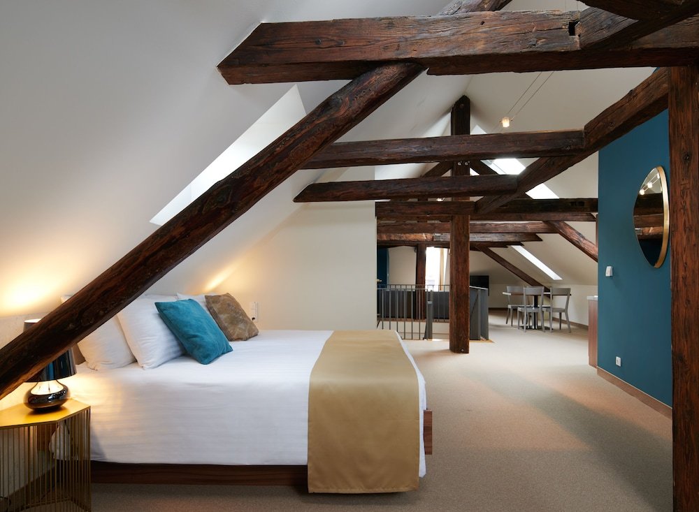 Room:1000px
