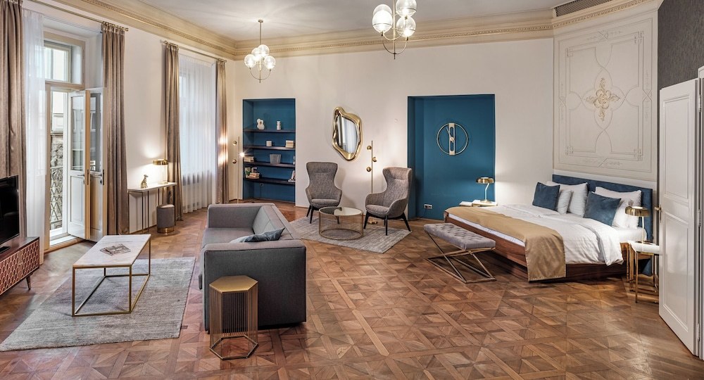 Room:1000px