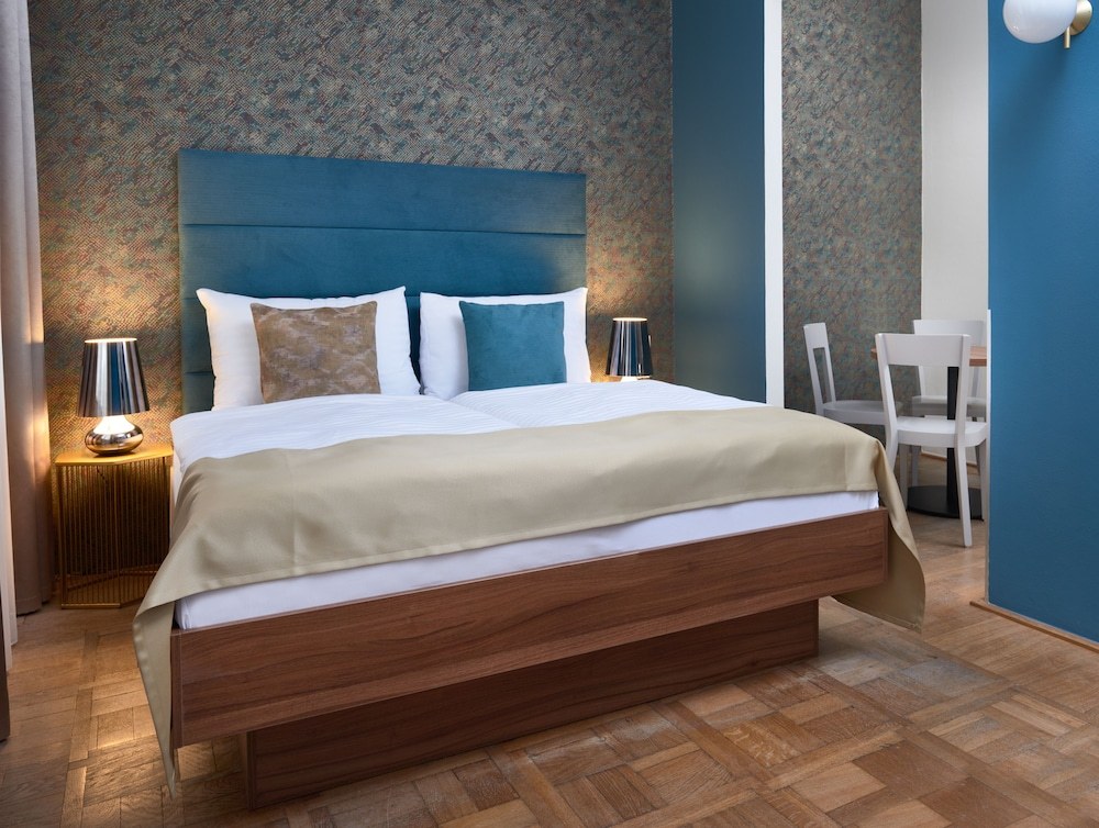 Room:1000px