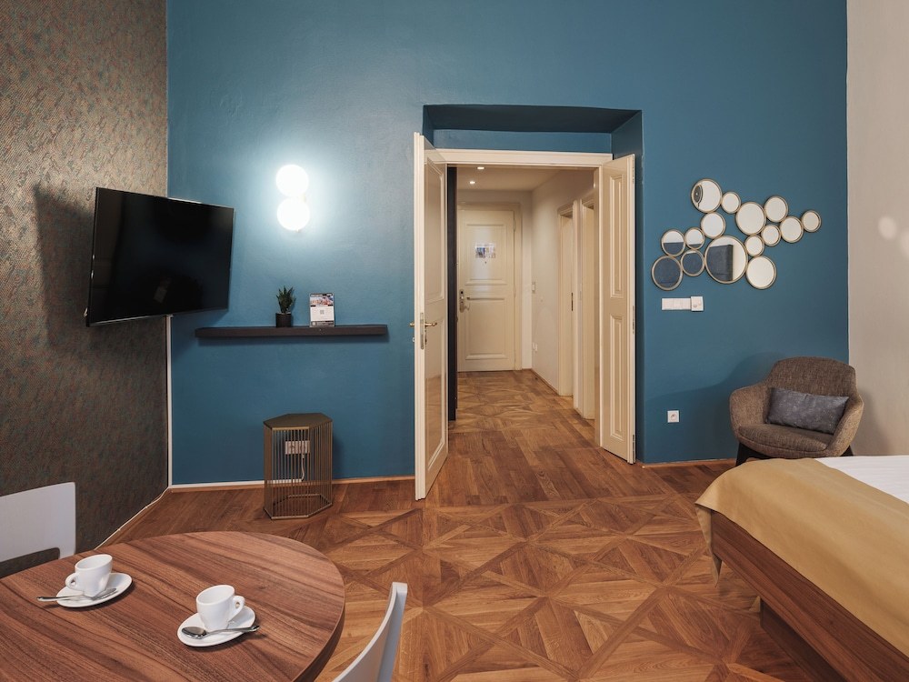 Room:1000px