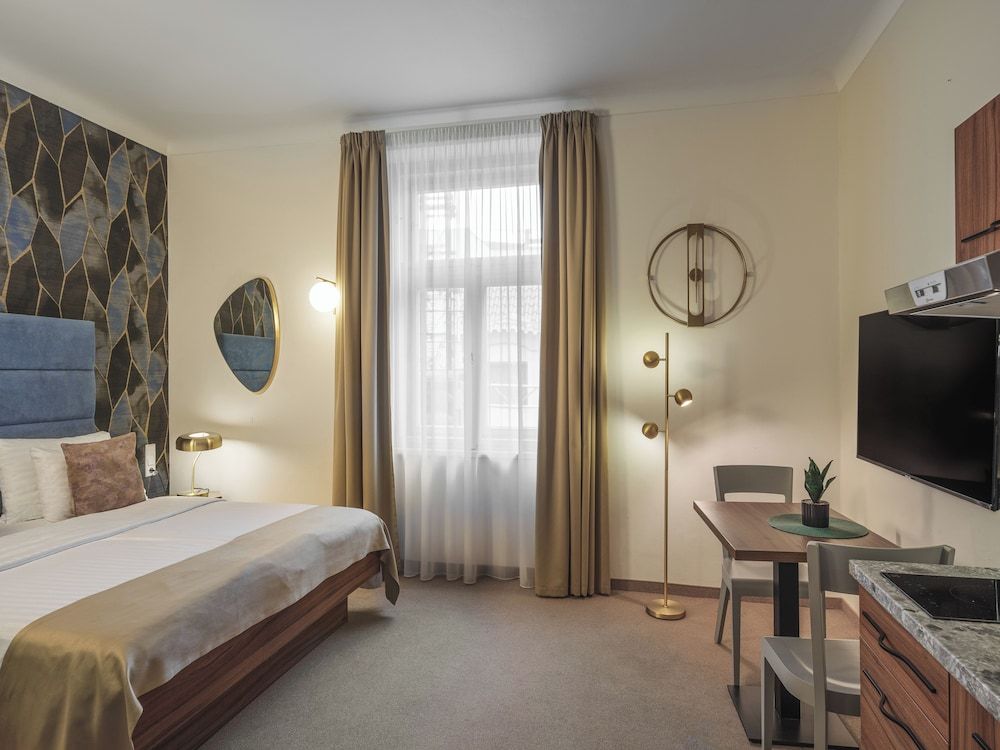 Room:1000px
