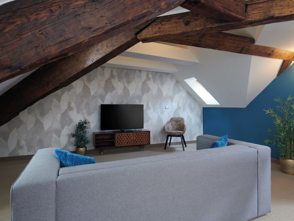 Room:1000px