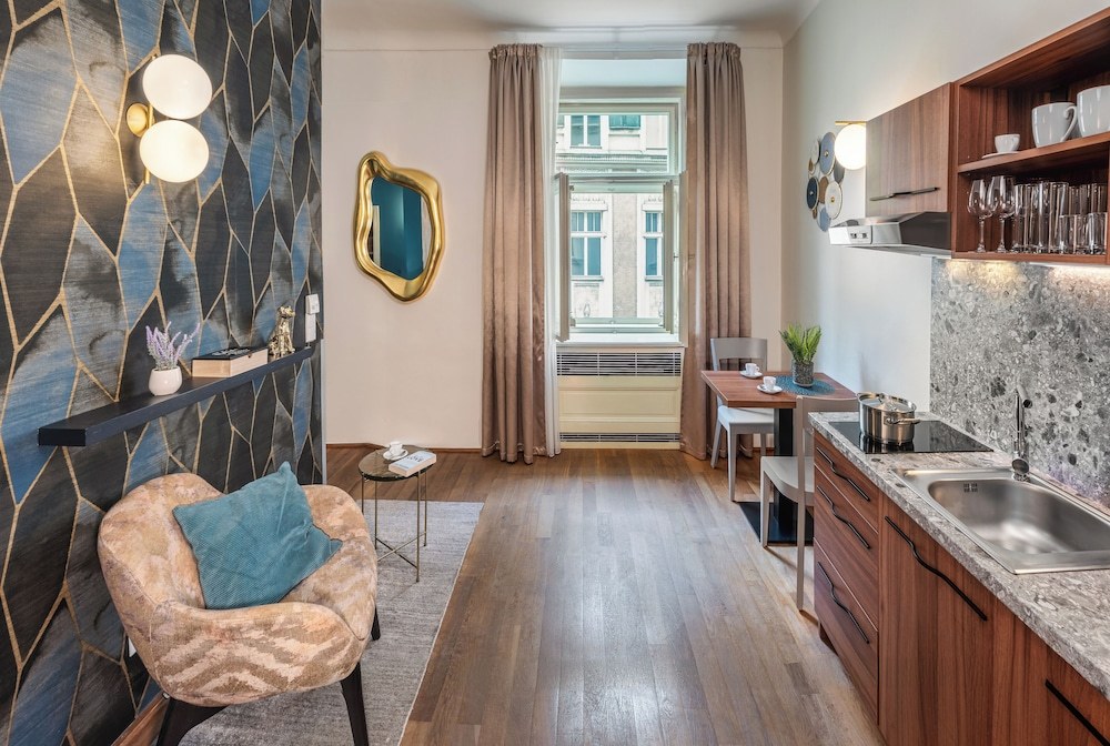 Room:1000px