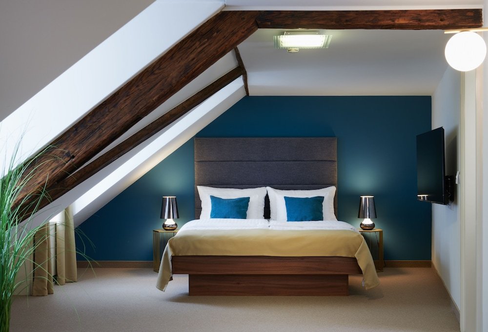 Room:1000px