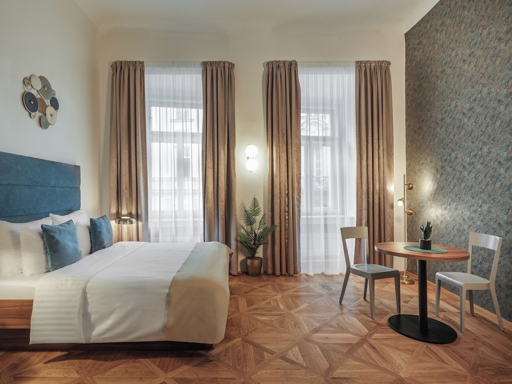 Interior:1000px