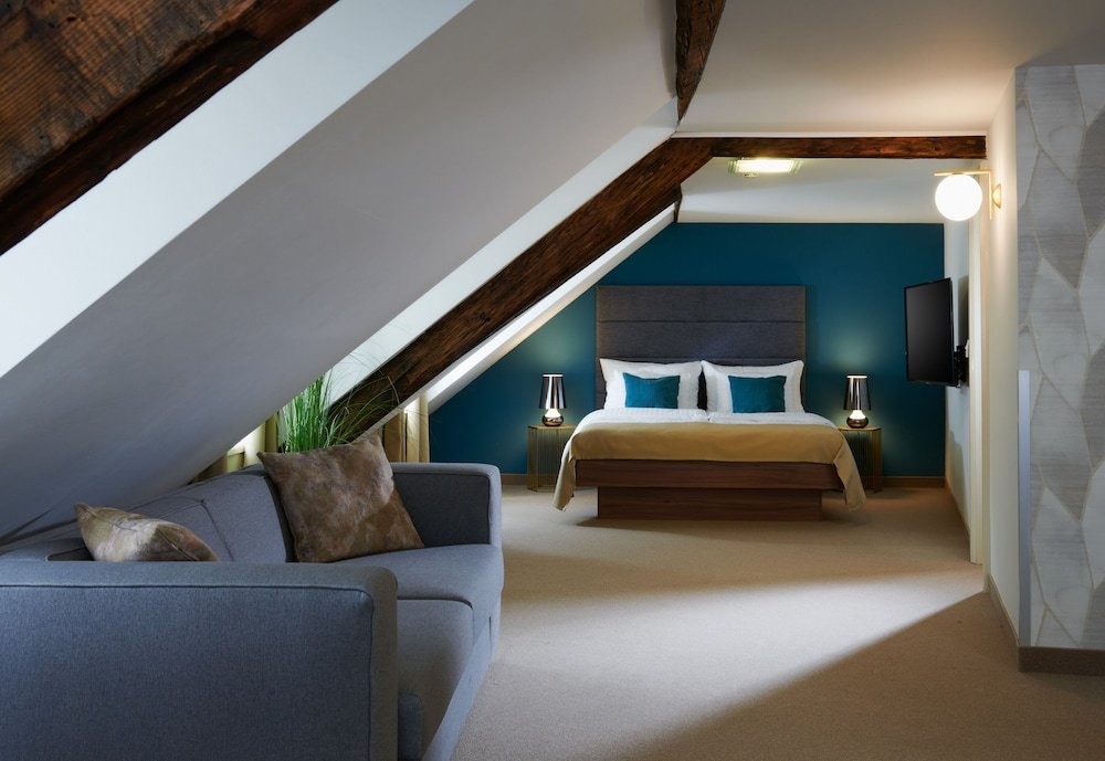 Room:1000px