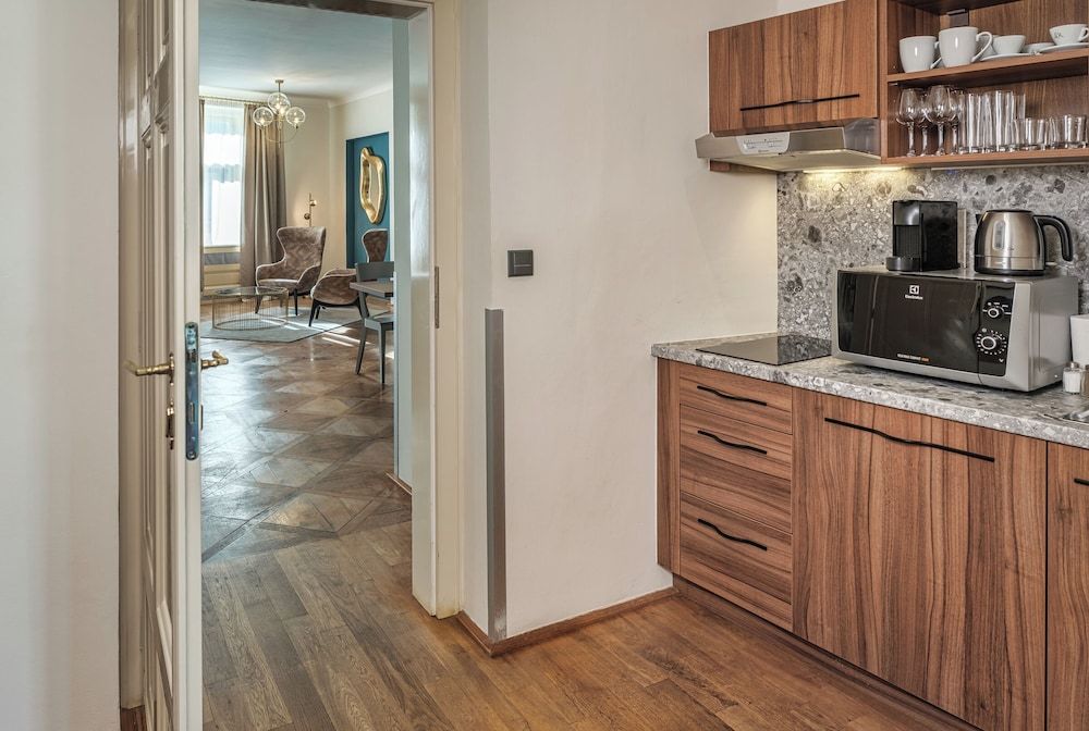 Room:1000px