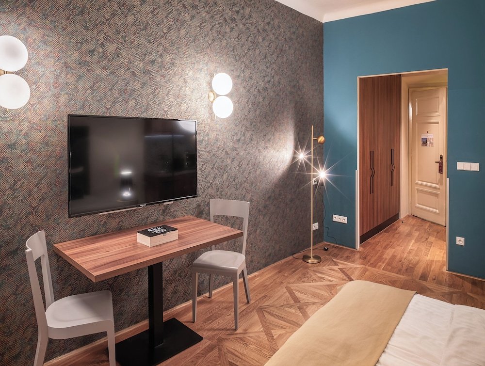 Room:1000px