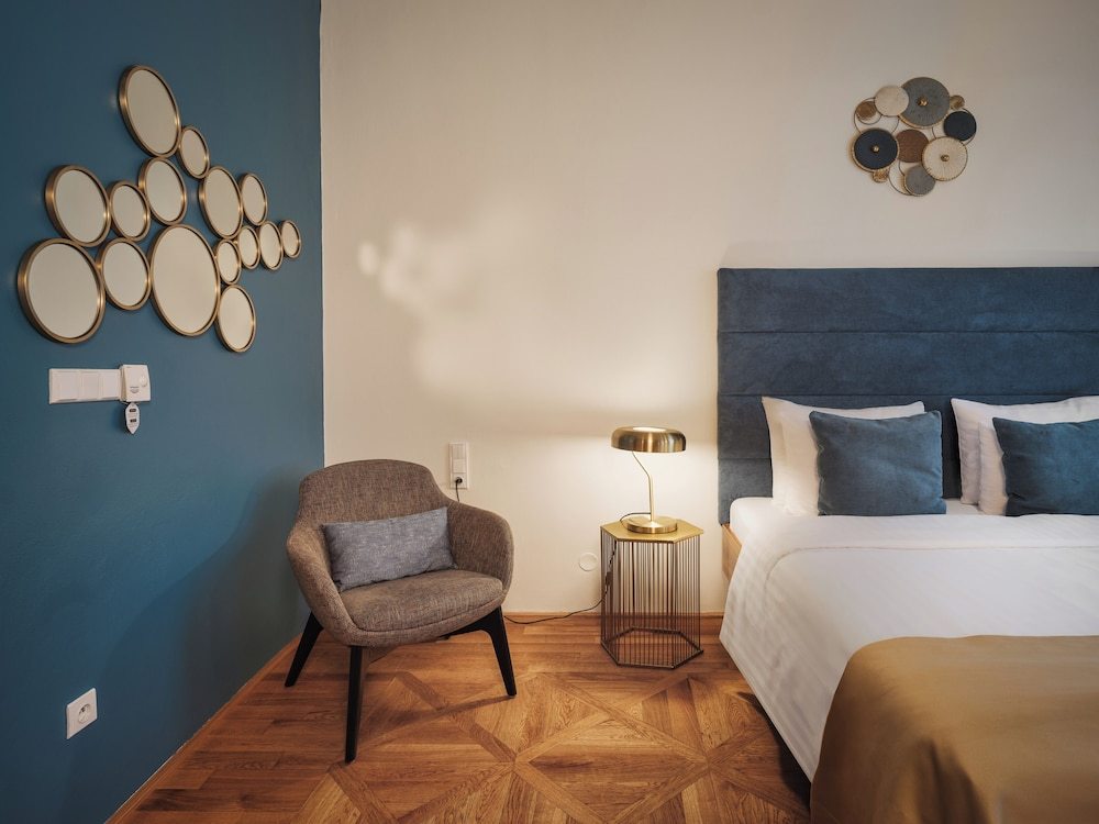 Room:1000px