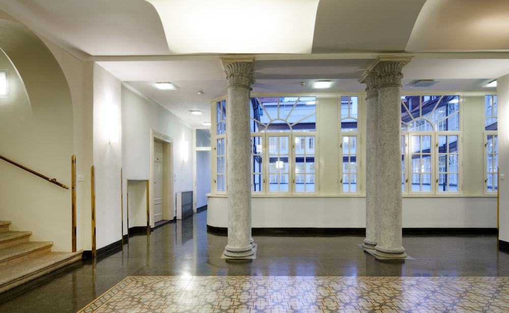 Property grounds:1000px