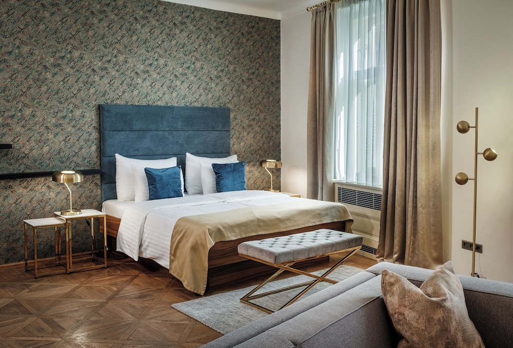 Room:1000px