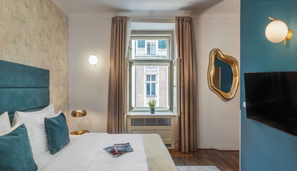 Room:1000px