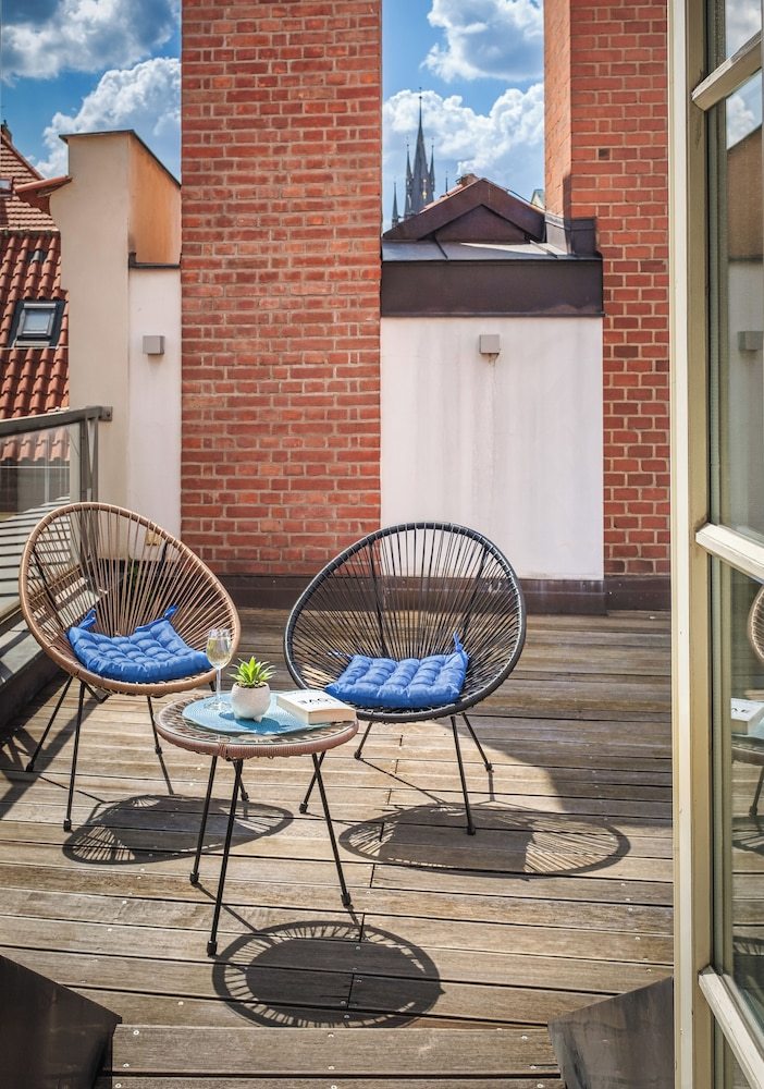 Balcony view:1000px