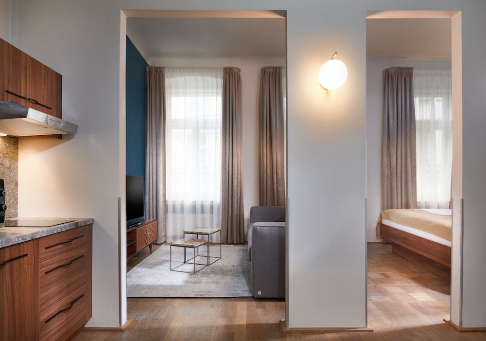 Room:1000px