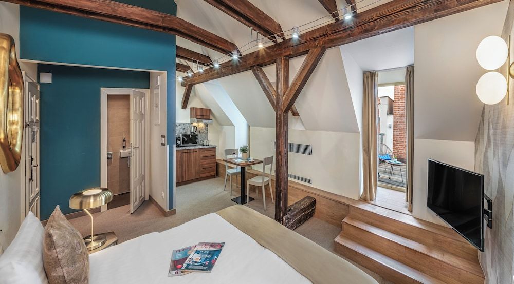 Room:1000px