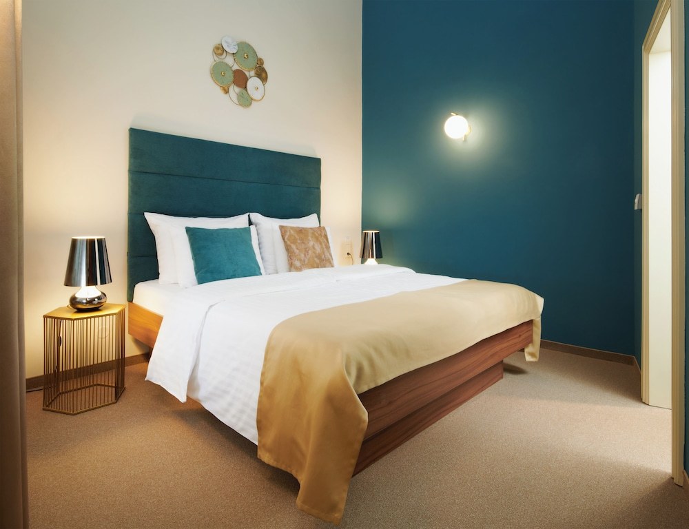 Room:1000px