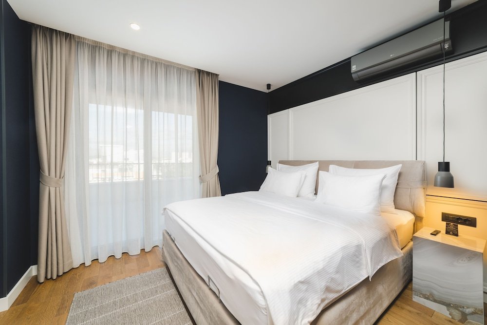 Room:1000px