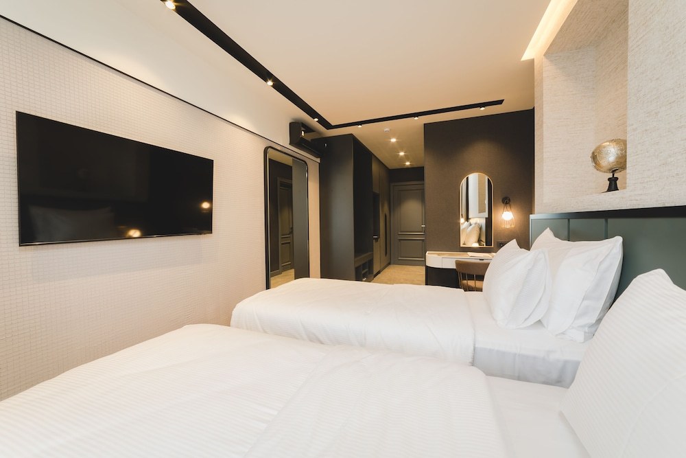 Room:1000px