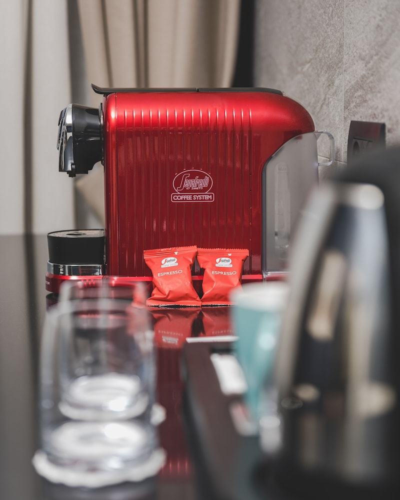 Coffee and or or coffee maker:1000px