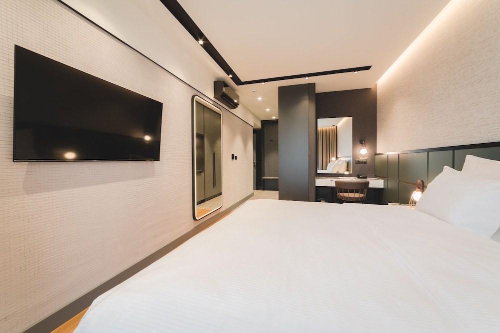Room:1000px