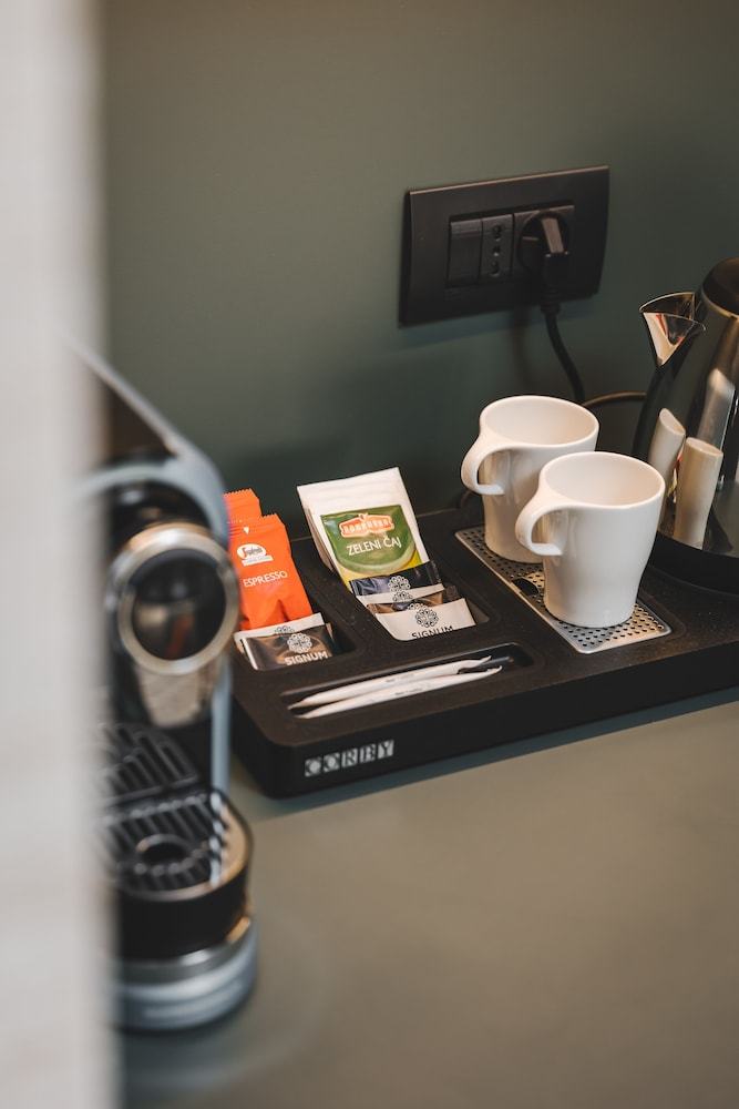 Coffee and or or coffee maker:1000px