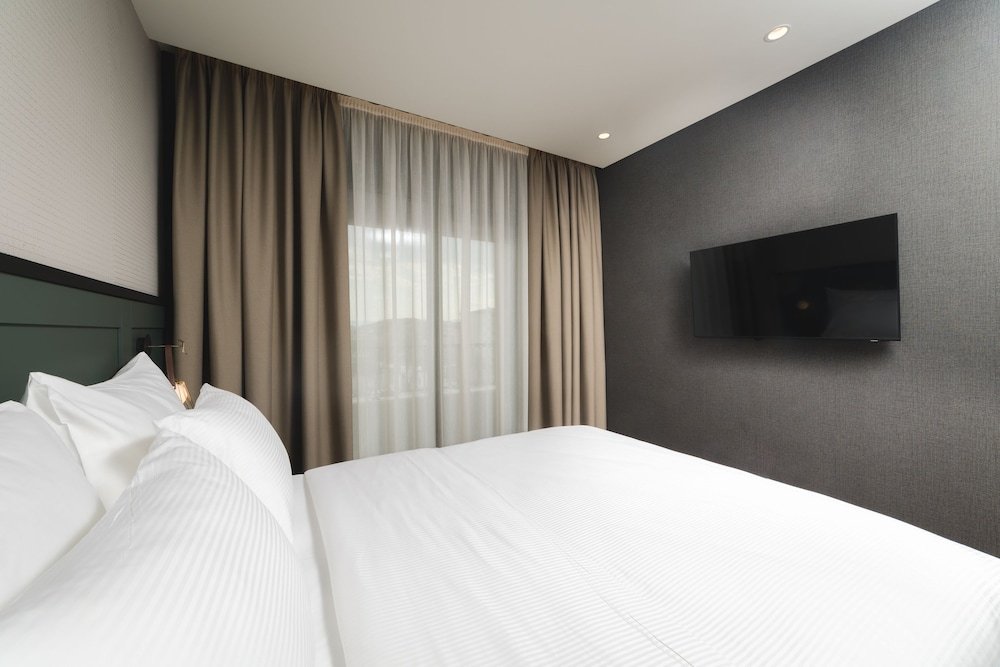 Room:1000px