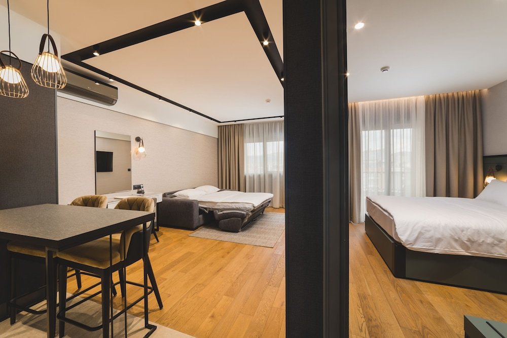 Room:1000px