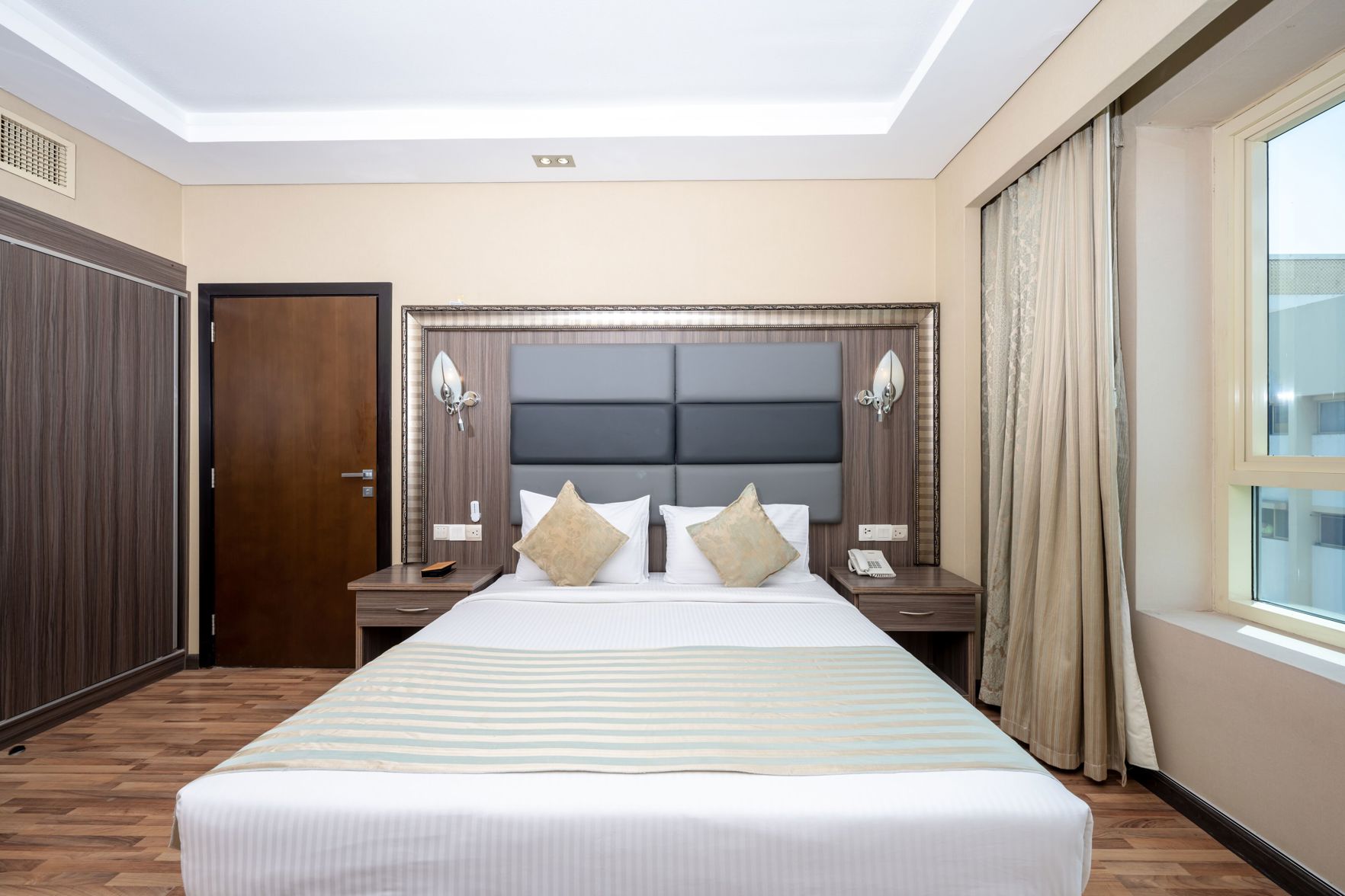 Pearl Swiss Hotel Room Type - Deluxe Room, 1 King Bed, City View