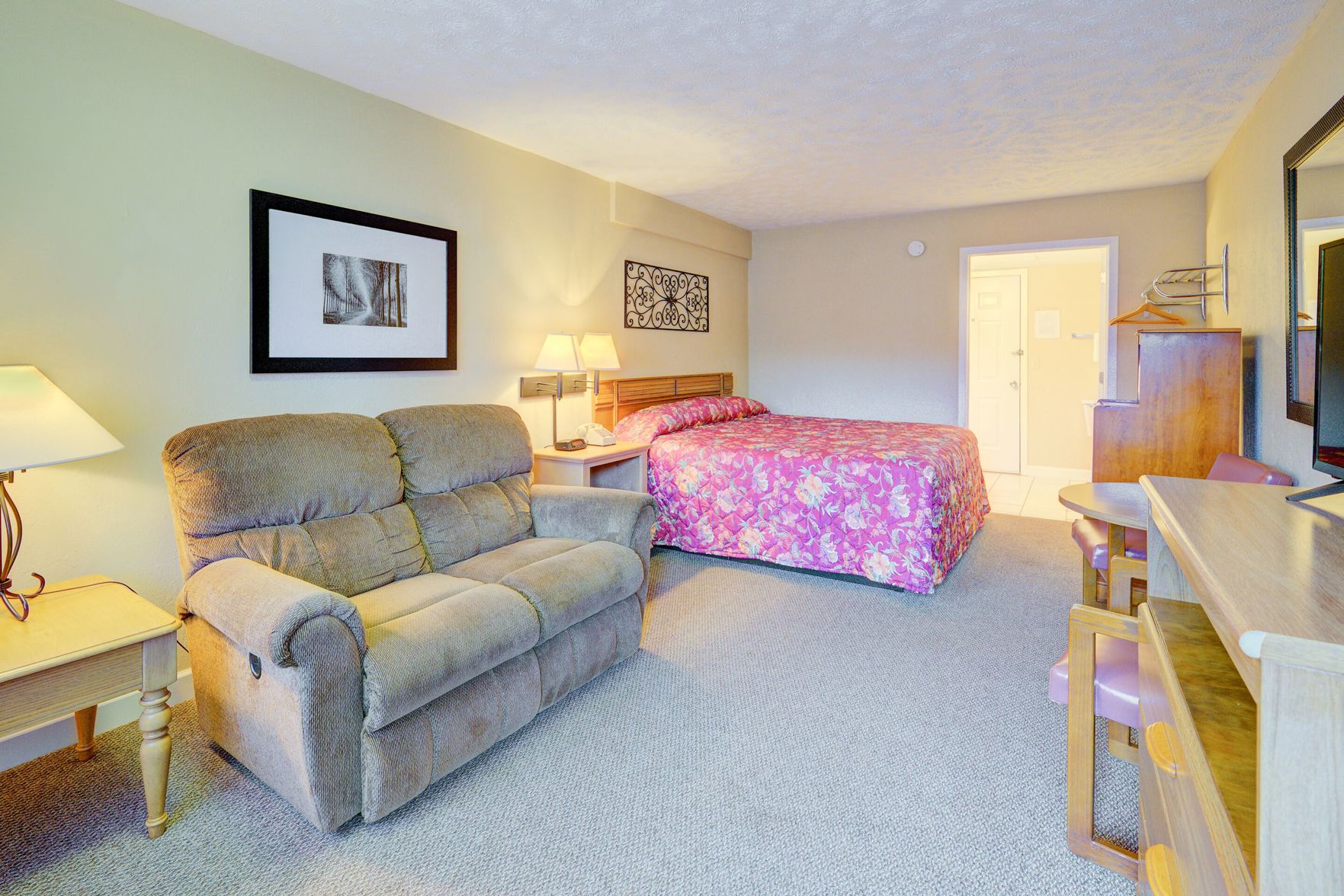 Mountain Aire Inn Sevierville/Pigeon Forge - Tap to explore photos