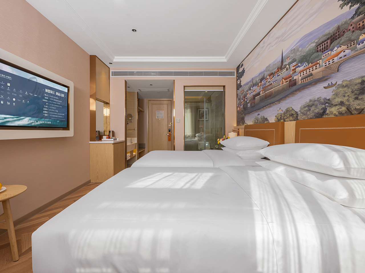 Vienna Hotel (Dingzhou Zhongshan Road Branch) - Tap to explore photos