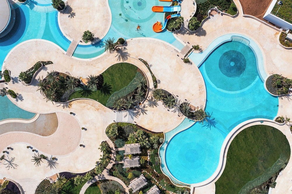Outdoor pool:1000px