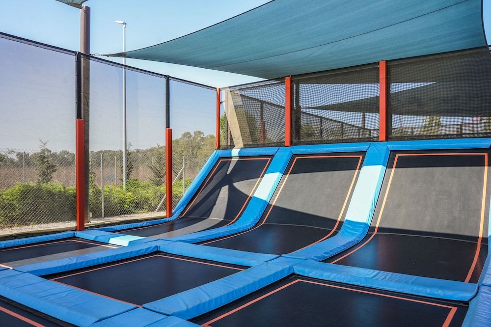 Children's play area - outdoor:1000px