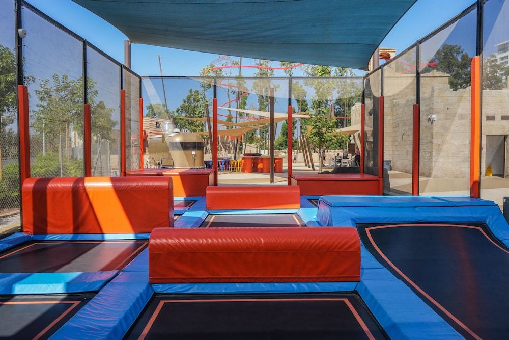 Children's play area - outdoor:1000px