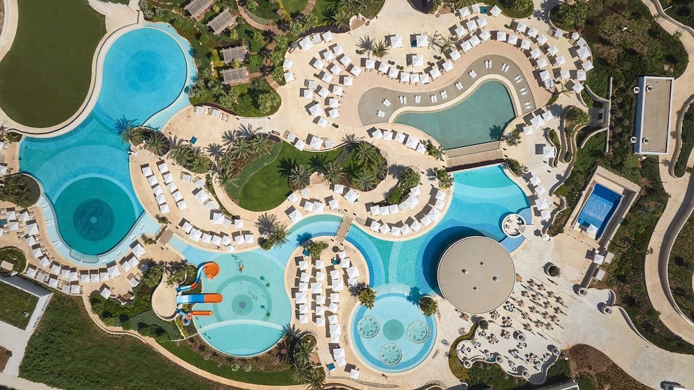 Outdoor pool:1000px