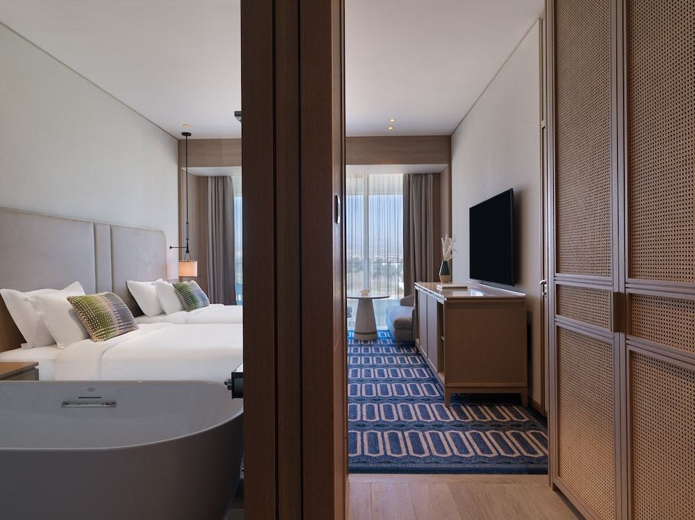 Room:1000px