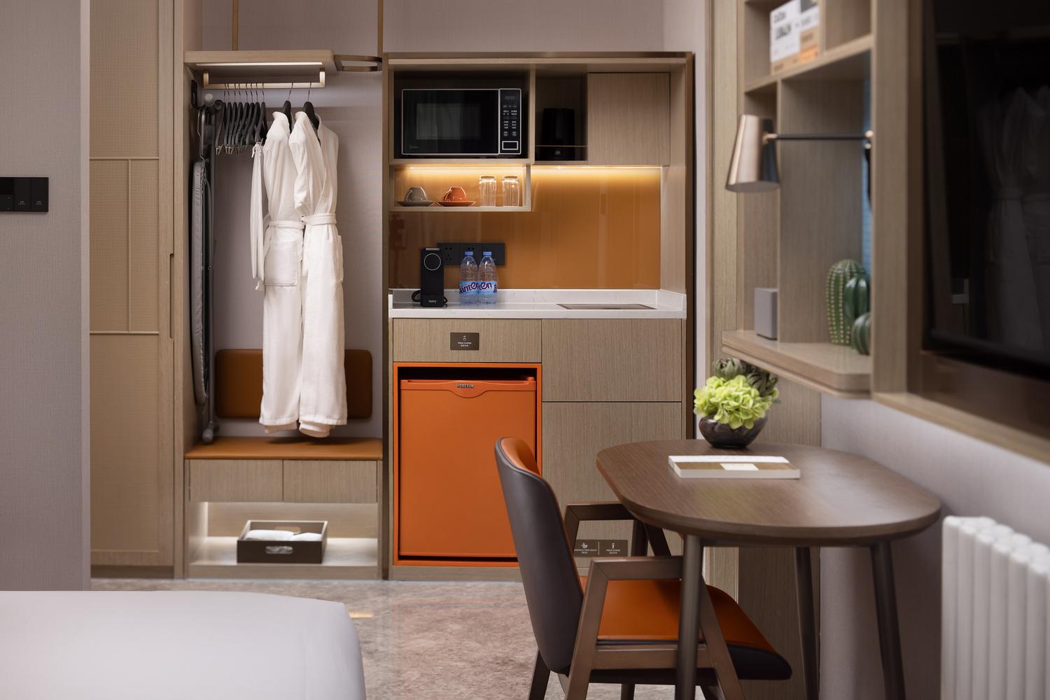 Home2 Suites By Hilton Wuhan Hankou Railway Station Room Type - Cozy Double Bed Room (Serta Mattress + Capsule Coffee Machine + Microwave + Ironing Machine)