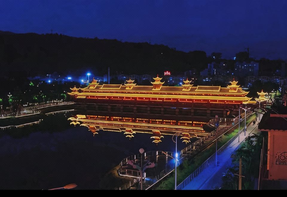 HanTing Hotel (Lincang Yun County Bus Station) - Tap to explore photos