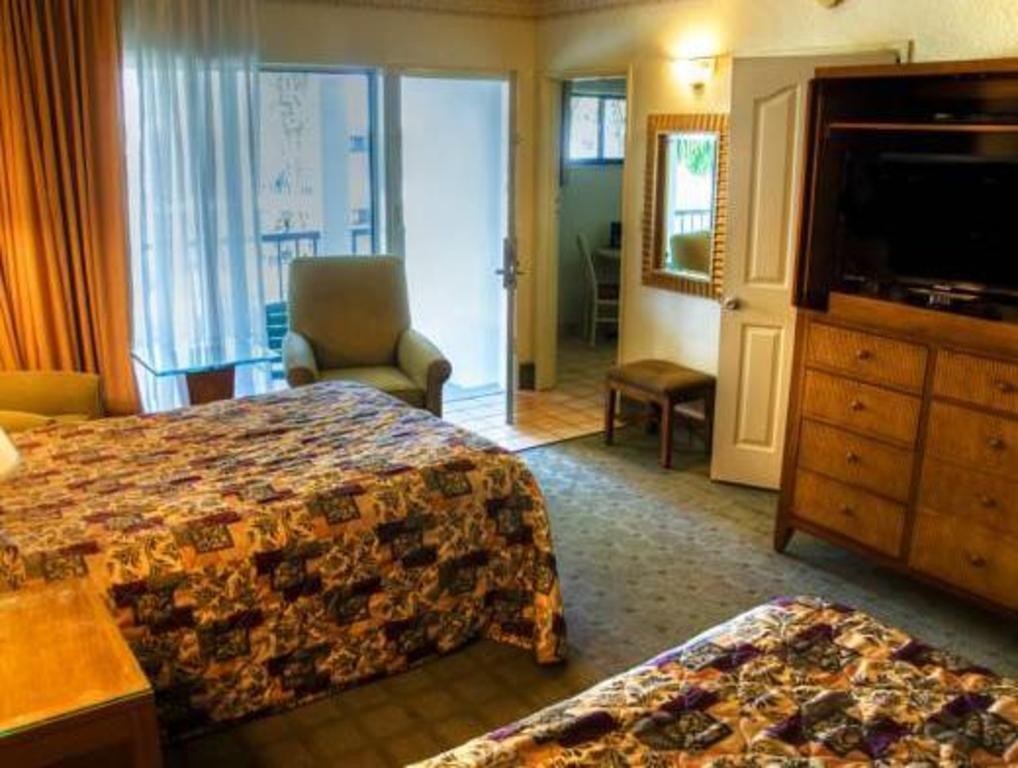 The Beachcomber Room Type - Courtyard Queen Room