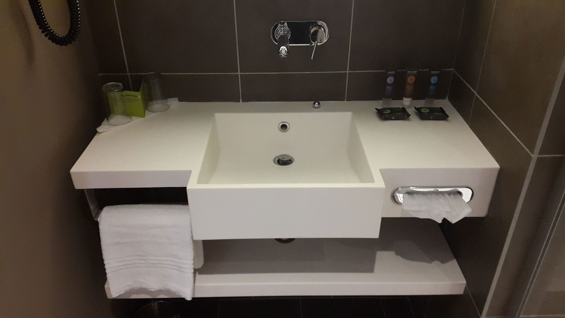 Bathroom sink