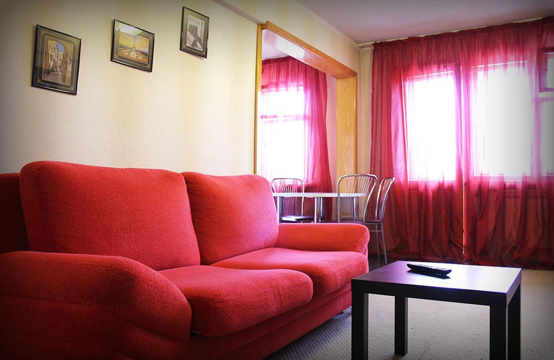 Dobrye Sutki Apartment on Mukhacheva 133 photo 2