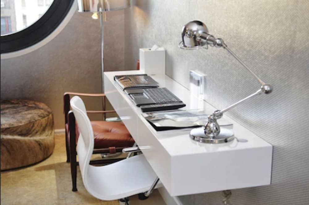 Dream Downtown, by Hyatt Room Type - Platinum King Room