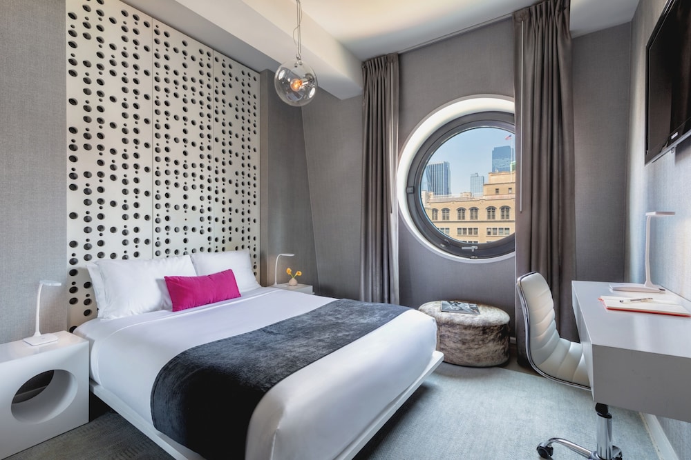 Dream Downtown, by Hyatt Room Type - King Room - Bronze
