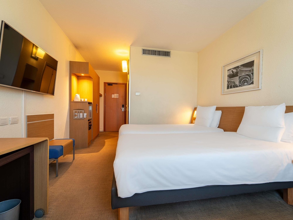 Novotel Roma Est Room Type - Superior room with twin beds