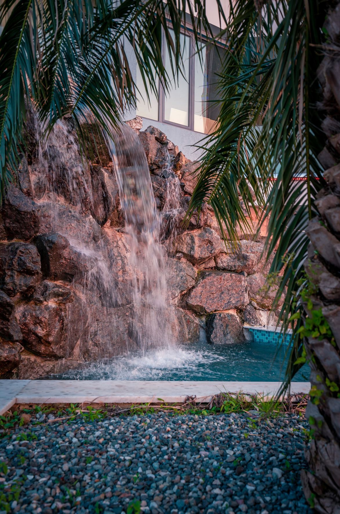 Pool waterfall