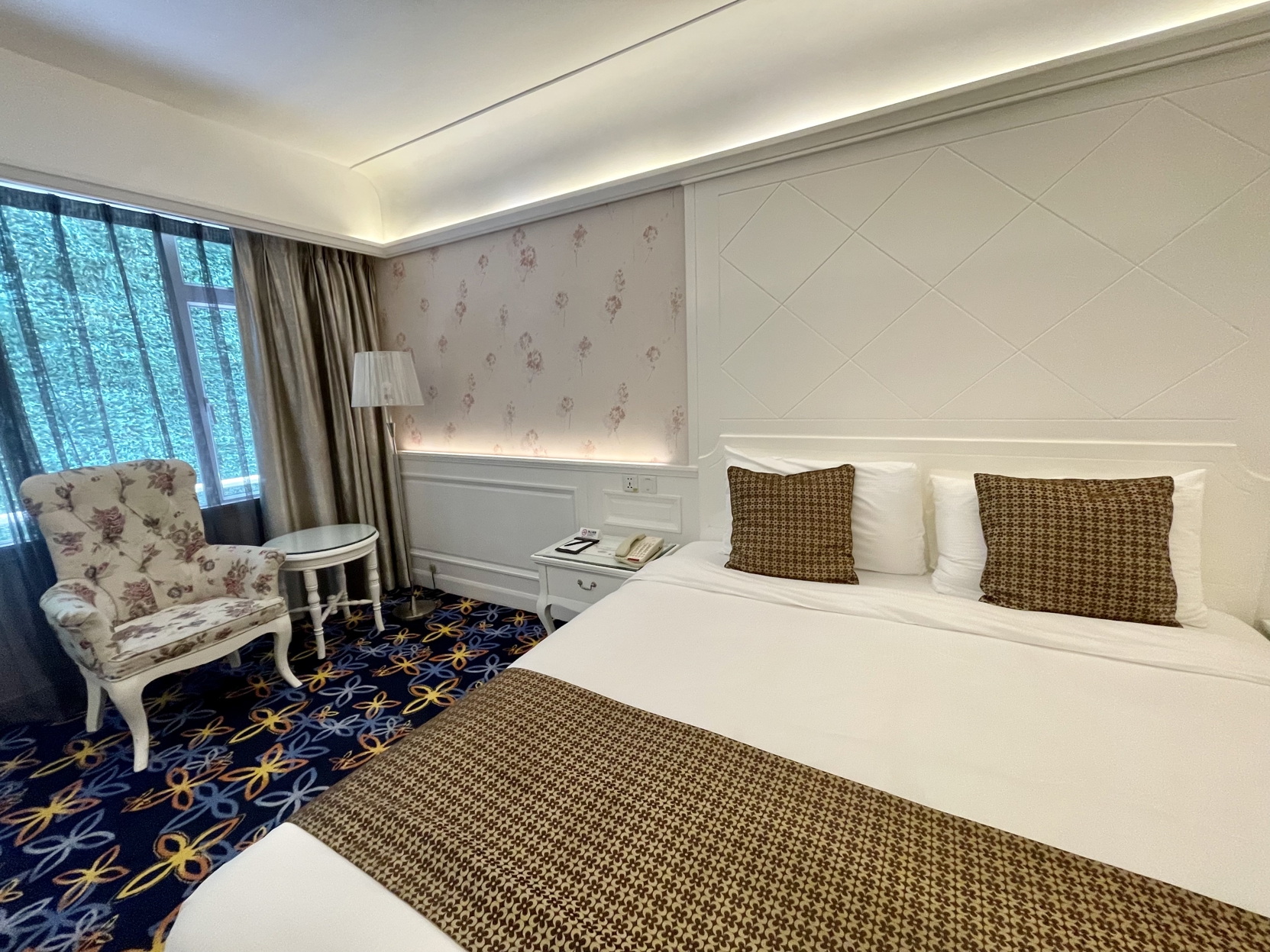 Riviera Hotel Macau - Tap to explore photos