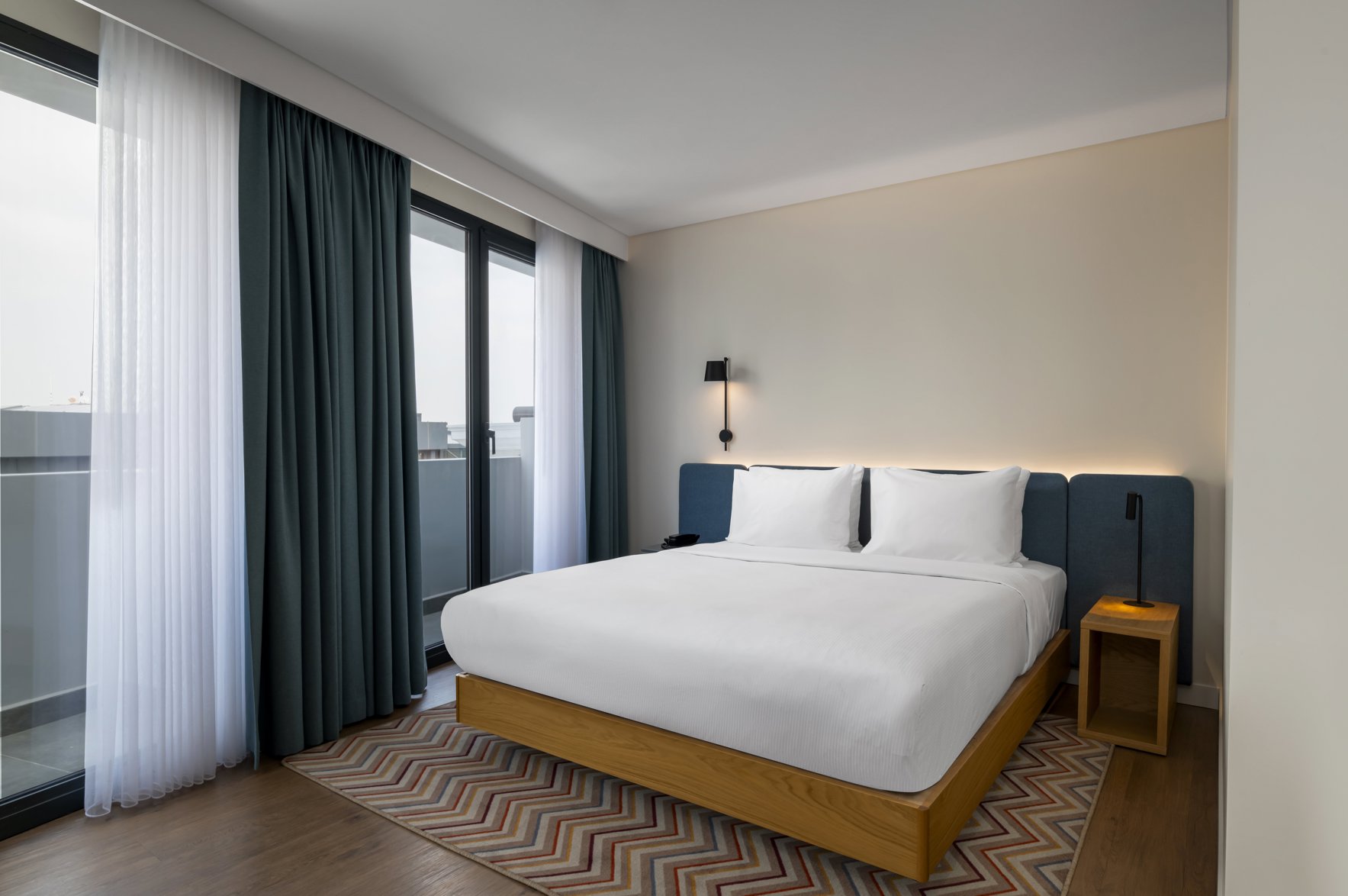 Hampton by Hilton Istanbul Sirkeci Room Type - super king room smoking