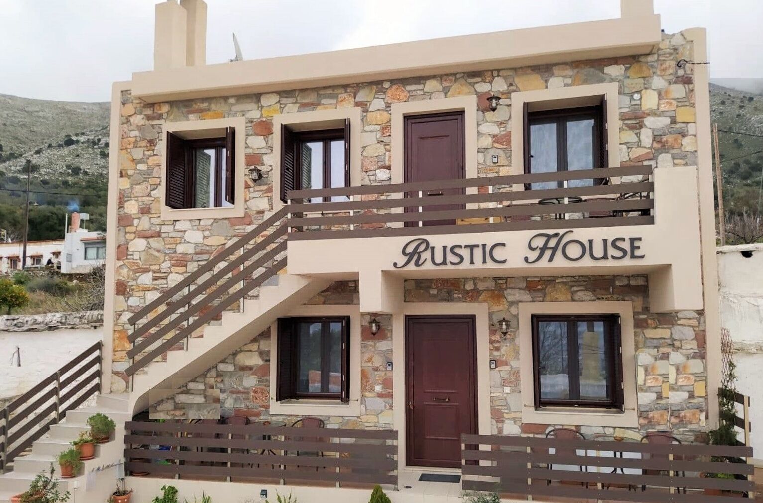 Stone Built Rustic House photo 4
