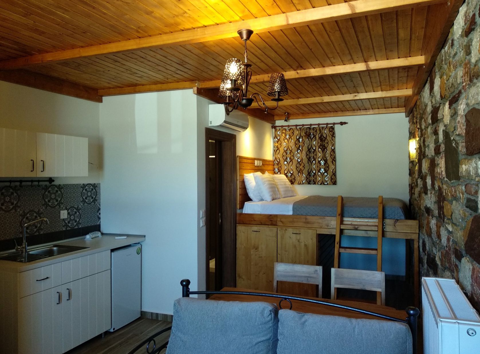 Stone Built Rustic House photo 5