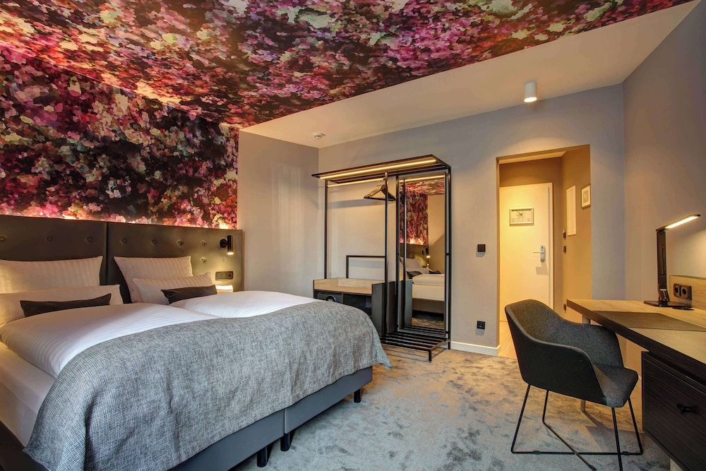 Vienna House Easy by Wyndham Hamburg - Tap to explore photos